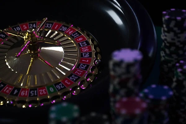 Book of Dead free spins feature with expanding book symbol